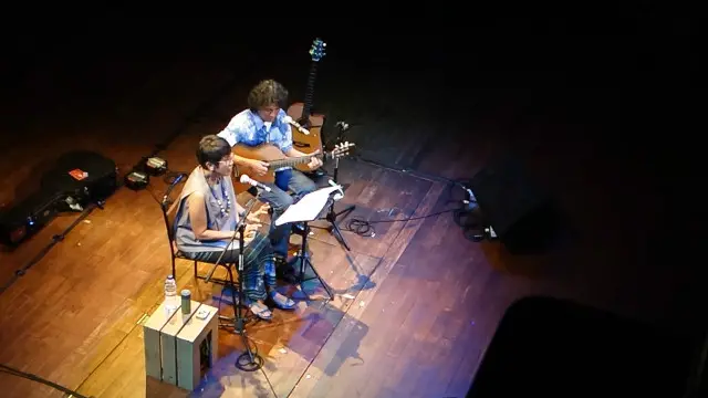 AriReda Menyanyikan Puisi