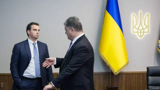 Заявляючи про відставку, міністр економіки звинуватив у корупції депутата від політичної сили, що делегувала його в уряд - "Блоку Петра Порошенка"