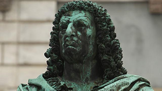 Aunque su estatua está en Meissen, no todos valoran la contribución de Böttger de igual manera.