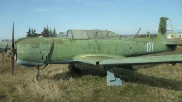 Pesawat Albania dilelang