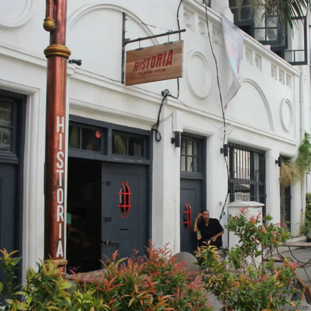 Pusat kuliner, di antaranya restoran Historia (atas) merupakan salah-satu sektor yang diproyeksi untuk menghidupkan kota tua Jakarta.