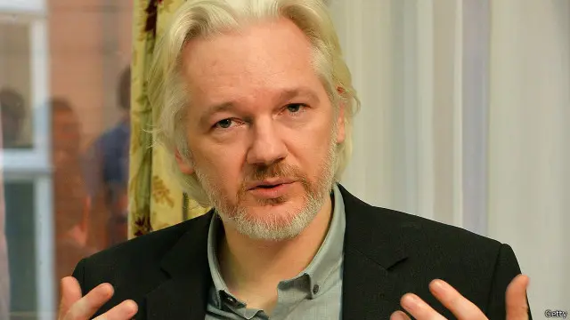 Assange mengatakan, jika keputusan PBB berpihak kepadanya, dia meminta paspornya dikembalikan.