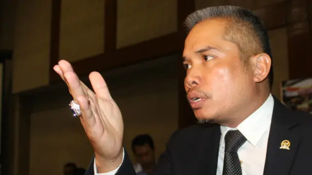 Ketua Komisi VI DPR menyatakan kondisi investasi di Indonesia sudah berada di "lampu kuning".
