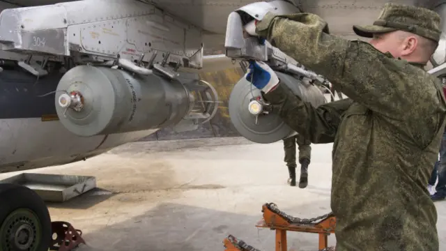 Suriyada hava zərbələri həyata keçirən Rusiya cihadçıları hədəflədiyini bildirir. 