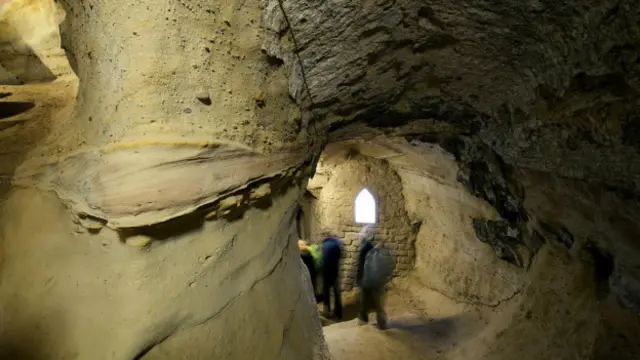 诺丁汉城堡下面的一个洞穴。(图片来源:Visit England)