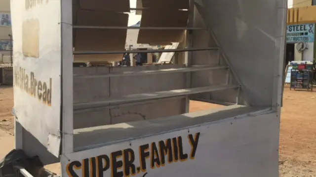 Wani wajen sayar da burodi