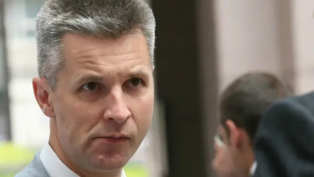 "Если национальное государство может эффективно принимать решения в случае конфликта и может остановить эскалацию в первые несколько часов, то все заканчивается хорошо", - сказал латвийский депутат Европарламента Артис Пабрикс, который ранее руководил Министерством обороны Латвии и Министерством иностранных дел