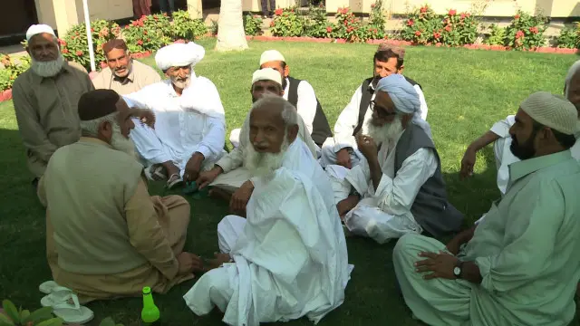 ایک بزرگ نے بتایا کہ انھوں نے روپیہ روپیہ جوڑا تھا تاکہ عمرہ ادا کرسکیں لیکن گذشتہ پانچ روز سے ہوٹل میں موجود ہیں