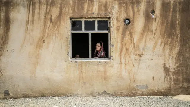 Suriye'nin Kobani kentindeki çatışmalar sırasında Şanlıurfa'nın Suruç kasabasına sığınmış olan bir Kürt. 