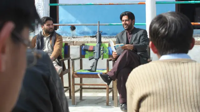 اساتذہ کا کام بچوں کو پڑھانا ہے نہ کہ سارا دن دیواروں اور سکول کے گیٹ کی طرف دیکھنا کہ کس جانب سے دہشت گرد حملہ کریں گے