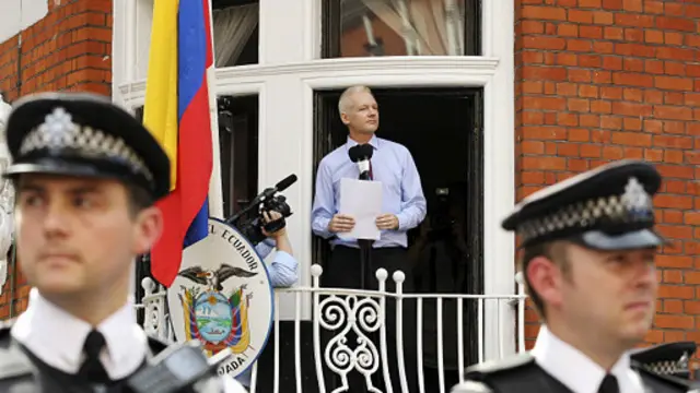 آسانژ همچنان در سفارت اکوادور به سر می‌برد