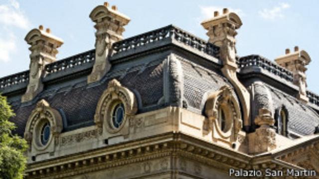 Muchos palacios aún conservan la impronta francesa.