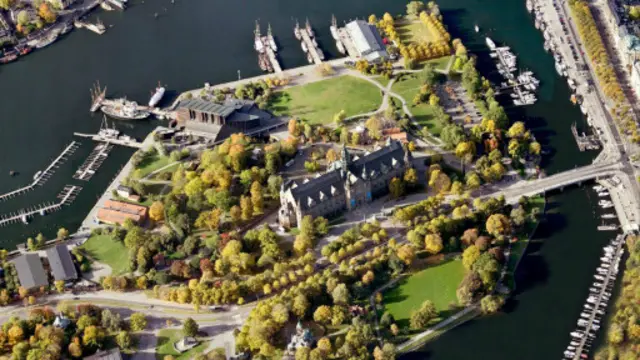 在斯德哥爾摩北歐博物館上面 。(圖片來源:Blom UK/Getty)