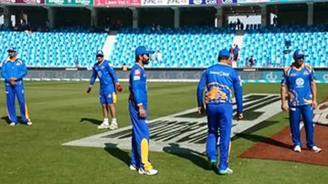 کراچی کنگز کے کپتان شعیب ملک نے ٹاس جیت کر پہلے فیلڈنگ کرنے کا فیصلہ کیا تھا