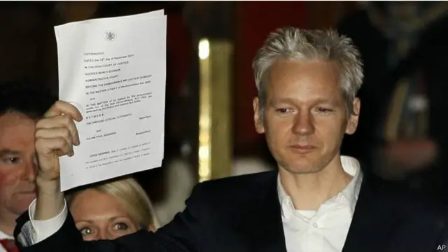 जूलियन असांज