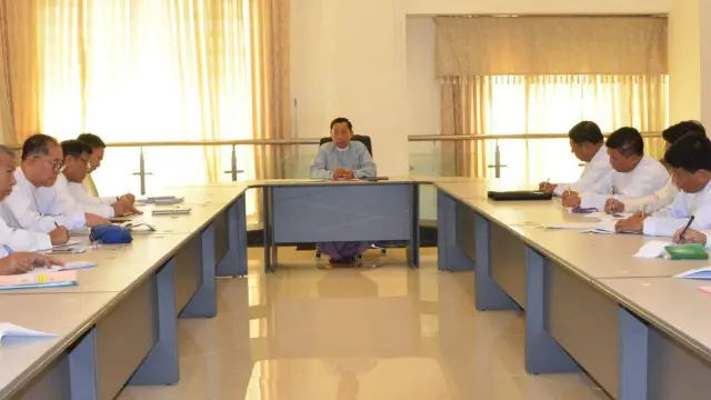 ပြည်သူ့လွှတ်တော် ဥပဒေရေးရာနှင့် အထူးကိစ္စရပ်များ လေ့လာဆန်းစစ် သုံးသပ်ရေး ကော်မရှင်ဥက္ကဌ သူရဦးရွှေမန်း