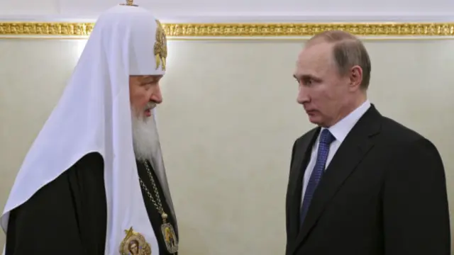 По мнению экспертов, за согласием патриарха Кирилла на встречу с папой римским может стоять Кремль