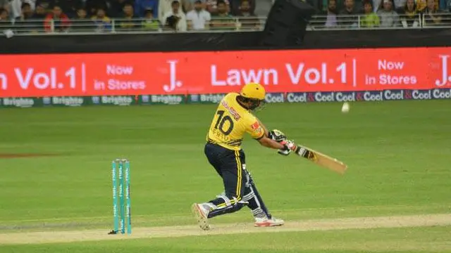 پشاور زلمے کی جانب سے شاہد آفریدی 16، ڈیوڈ ملان چھ، کامران اکمل آٹھ اور شاہد یوسف نے 16 رنز بنائے