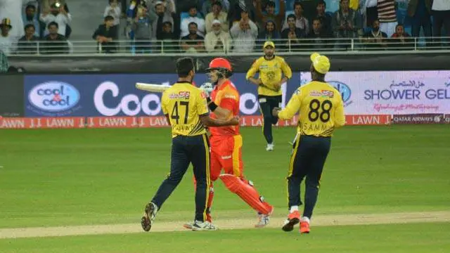 وہاب ریاض نے تین وکٹیں حاصل کیں