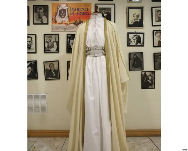 الملابس التي ارتداها الممثل البريطاني بيتر اوتول عند قيامة ببطولة فيلم لورانس العرب 