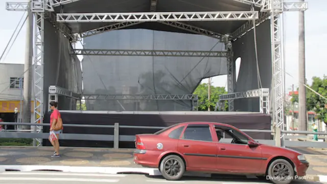 Un escenario callejero vacío en la ciudad brasileña de Paulínia, que canceló oficialmente el carnaval por la crisis económica.
