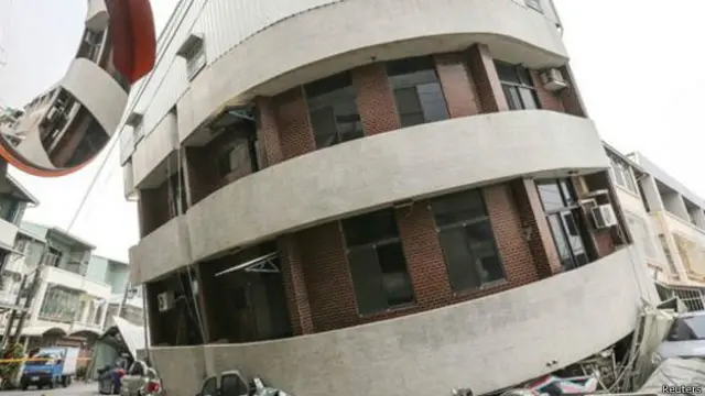 زلزلے سے متعدد عمارتیں منہدم ہونے کی اطلاعات موصول ہوئی ہیں