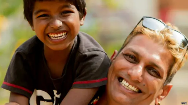 مارک ریگو کا کہنا ہے کہ اپنی فالتو رقم خیرات میں دینا کوئی صدقہ نہیں