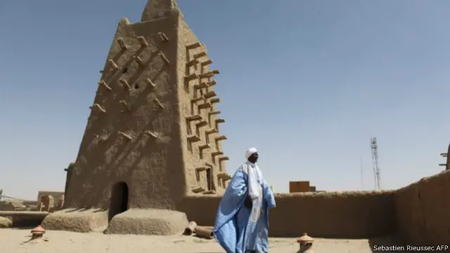 تاریخ اسلام شاهد ظهور تنوع وسیعی از قرائتهای دینی بوده که برخی از آنها در ایجاد آن چه تمدن اسلامی نامیده می‌شود سهیم بوده‌اند. اما بخش زیادی از این قرائتها به تاریخ پیوسته و رواج چندانی امروز ندارند.