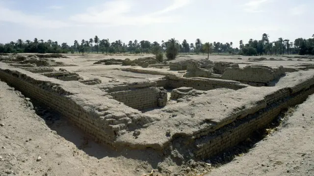 Pharaoh Akhenaten cho xây dựng Amarna vào năm 1346 trước Công nguyên, nhưng nơi này đã nhanh chóng trở nên hoang phế sau cái chết của ông  (Hình: Heritage Image Partnership Ltd/Alamy Stock Photo)