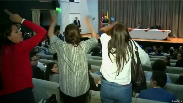 هتفت المحتجات ضد اردوغان