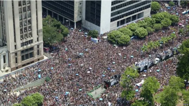 ستشهد ريو دي جانيرو حتى يوم الاربعاء استعراضات يشارك فيها اكثر من 500 موكب