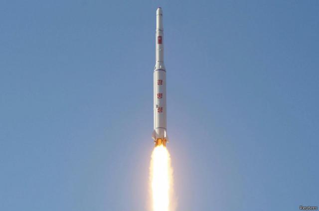 La Agencia Central de Noticias de Corea (KCNA), de Corea del Norte, publicó imágenes del lanzamiento de un misil de largo alcance.