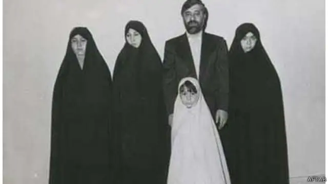 میرحسین موسوی، زهرا رهنورد و سه دخترانشان