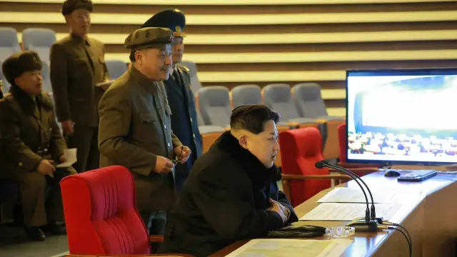 Nhà lãnh đạo Kim Jong-un chỉ đạo và xem vụ phóng tên lửa