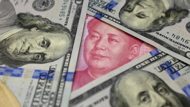 юани и доллары