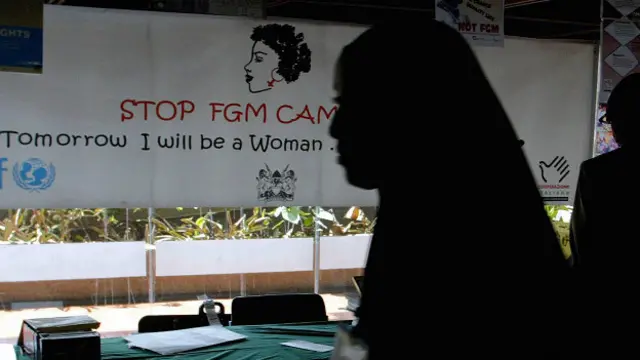 Службы охраны психического здоровья в Англии будут оказывать специализированную помощь жертвам обрезания женских половых органов.