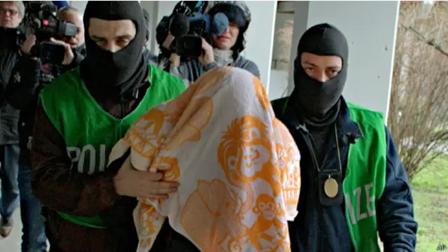 القت الشرطة القبض الاسبوع الماضي على 3 اشخاص في حملة مداهمات شملت عدة مدن المانية منها العاصمة برلين