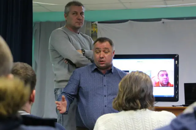 Андрей Бажутин (в центре)