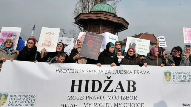 بوسنیا کی 38 لاکھ آبادی میں سے 40 فیصد مسلمان ہیں 