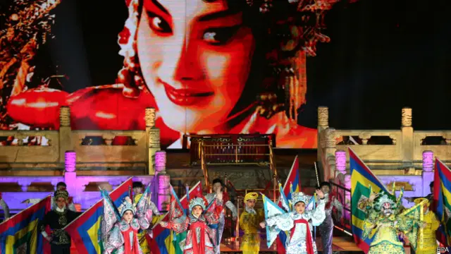 एक हफ्ते के दौरान पर्यटक और नागरिक नए साल के उत्सवों में हिस्सा लेंगे.