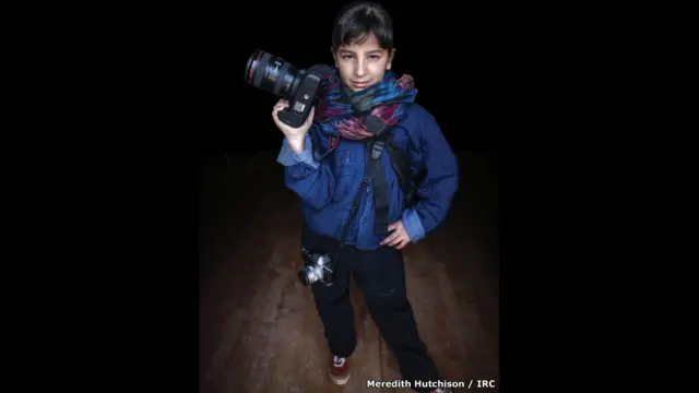 12 سالہ منتہٰی کہتی ہیں کہ مجھے بچپن سے ہی لوگوں کی تصاویر لینا بہت پسند ہے۔ میں مختلف تقاریب میں جاکر یہ دیکھنا چاہتی ہوں کہ وہاں کیا ہو رہا ہے۔ ایک پیشہ ور فوٹوگرافر کے طور پر میں اپنی تصاویر سے لوگوں میں امید جگاؤں گی اور محبت اور سمجھداری کی حوصلہ افزائی کروں گی۔