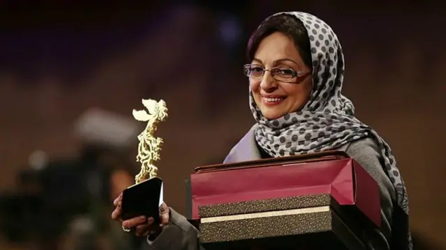 سال گذشته بیتا منصوری برای تهیه فیلم رخ دیوانه سیمرغ بلورین بهترین را گرفت