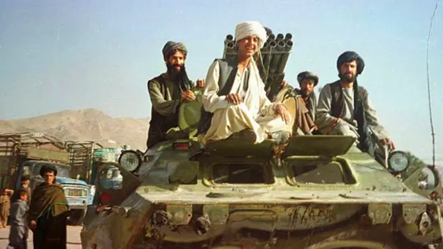 ۱۷ اسد ۱۳۷۰. طالبان در حال حرکت از کابل به بغلان. طالبان در دهه هفتاد هم توجه ویژهای به بغلان داشتند