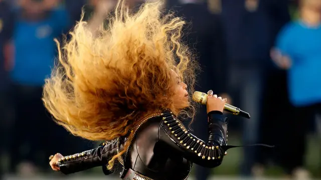 Beyonce alivyoteka jukwaa Super Bowl - BBC News Swahili