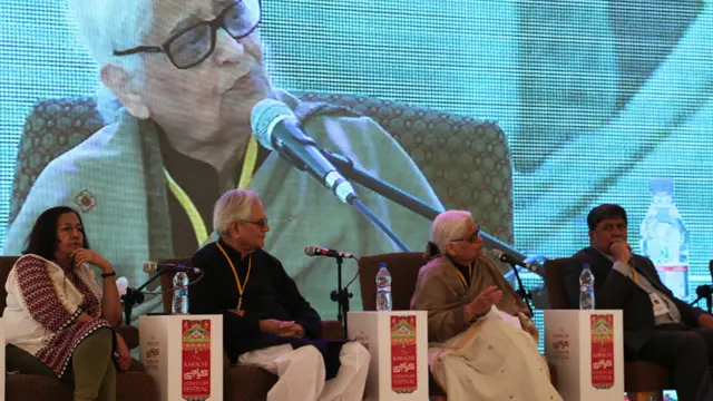 میلے میں شریک اصغر ندیم سید، زہرا نگاہ، افتخار عارف اور اوکسفرڈ یونیورسٹی پریس کی مینیجنگ ڈائریکٹر امینہ سید نے گذشتہ ہفتے انتقال کر جانے والے نامور مصنف اور ادیب انتظار حسین کو خراج تحسین پیش کیا۔