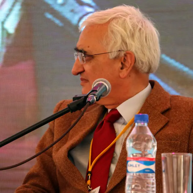 بھارت کے سابق وزیر خارجہ سلمان خورشید بھی کراچی کے تین روزہ میلے میں شرکت کے لیے پہنچے جہاں انھوں نے تنازعہ کشمیر پر مذاکرے اور پاکستان کے سابق وزیر خارجہ خورشید محمود قصوری کی کتاب کی تقریبِ رونمائی میں شرکت کی۔