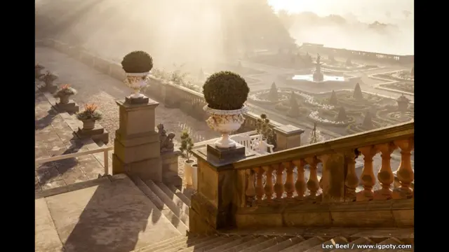 صورة سحر الصباح الضبابي، هيروود هاوس، يوركشاير، بريطانيا، المركز الثالث، للمصور لي بيل.
يشعر الجمهور بامتنان كبير لهؤلاء المصورين الذين يستيقظون مبكرا لالتقاط هذه الصور في مثل هذه اللحظات حتى لا نضطر للاستيقاظ لرؤيتها.