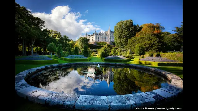 إنعكاس الماضي، جولسبي، ساذرلاند، بريطانيا، المصور نوكولا مونرو، وصلت للنهائي.
وتمثل صورة سحرية لإنعكاس قلعة دانروبن في المياه الداكنة لبركة أسفلها، لقطة تمثل تناظرا جميلا في يوم مشمس في اسكتلندا.