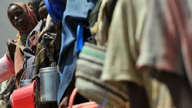 د روانې لسیزې لومړیو کې سومالیا کې نژدې ۲۶۰ زره ماشومان د وچکالۍ له کبله مړه شوي