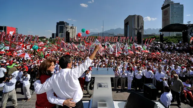 Acto de campaña de Peña Nieto con Angélica Rivera